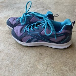 Reebok youth size 6 but will fit a woman size 8